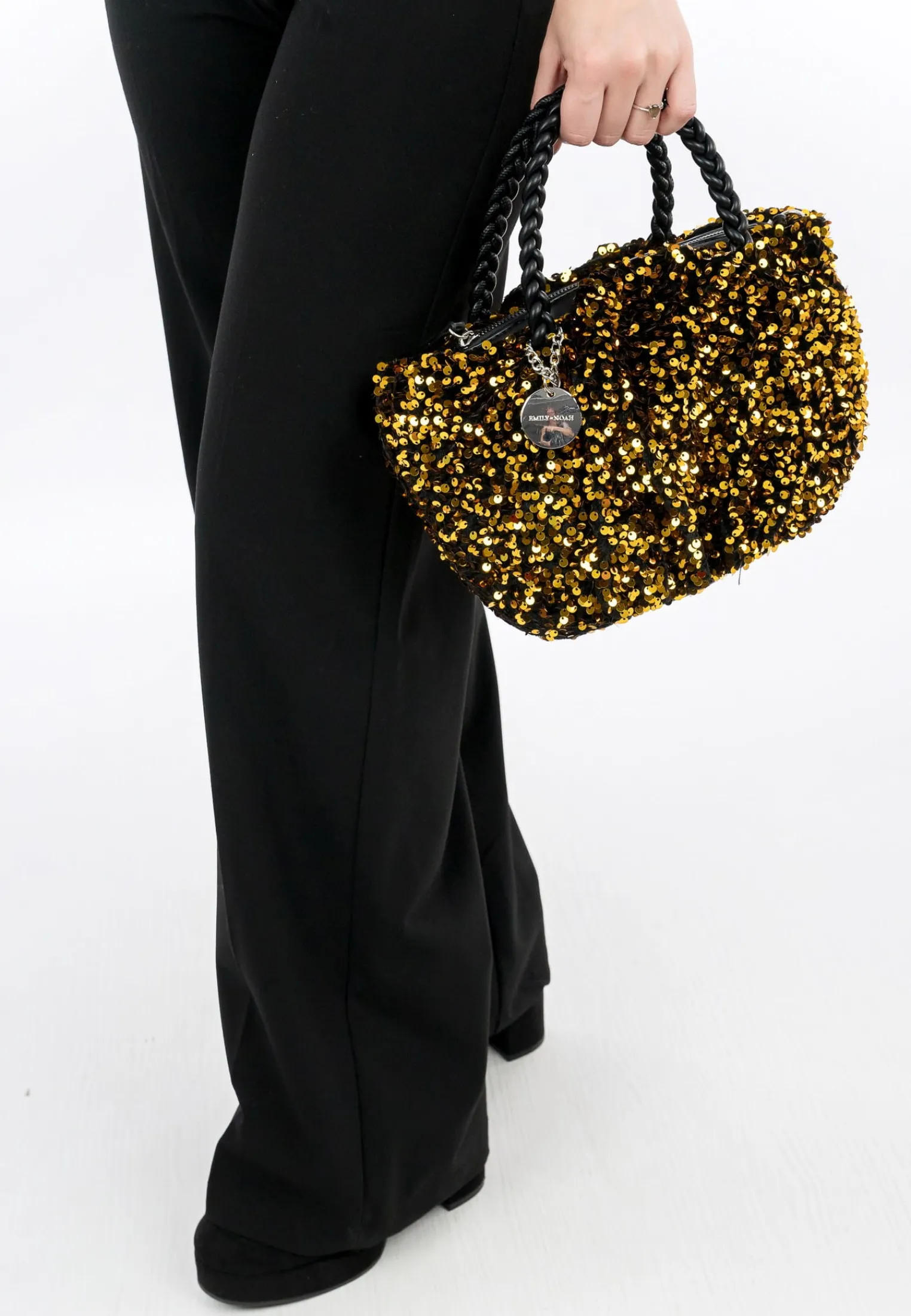 Online Shopper E&N Dina klein Shopper